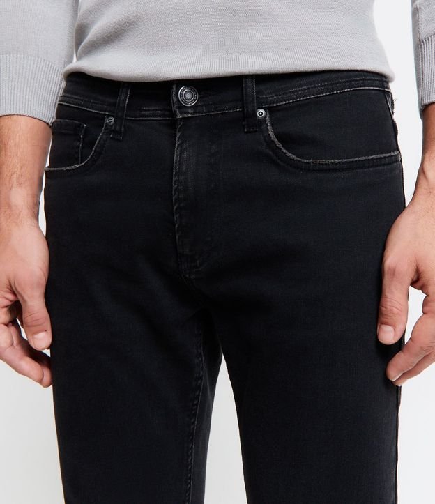 Pantalón Básico en Jean con Detalles Desteñidos 5
