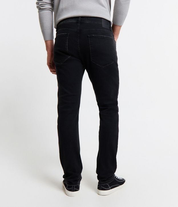Pantalón Básico en Jean con Detalles Desteñidos 6