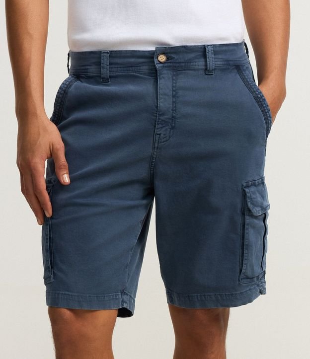 Bermuda Cargo en Sarga Lavada con Elastano y Detalles de Cordón 5