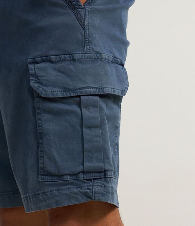 Bermuda Cargo en Sarga Lavada con Elastano y Detalles de Cordón 9