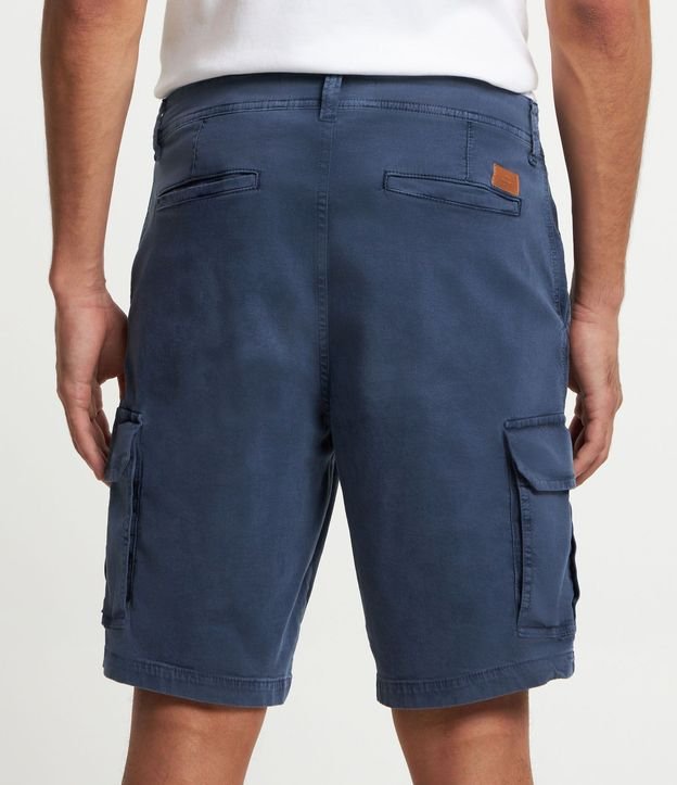 Bermuda Cargo en Sarga Lavada con Elastano y Detalles de Cordón 10