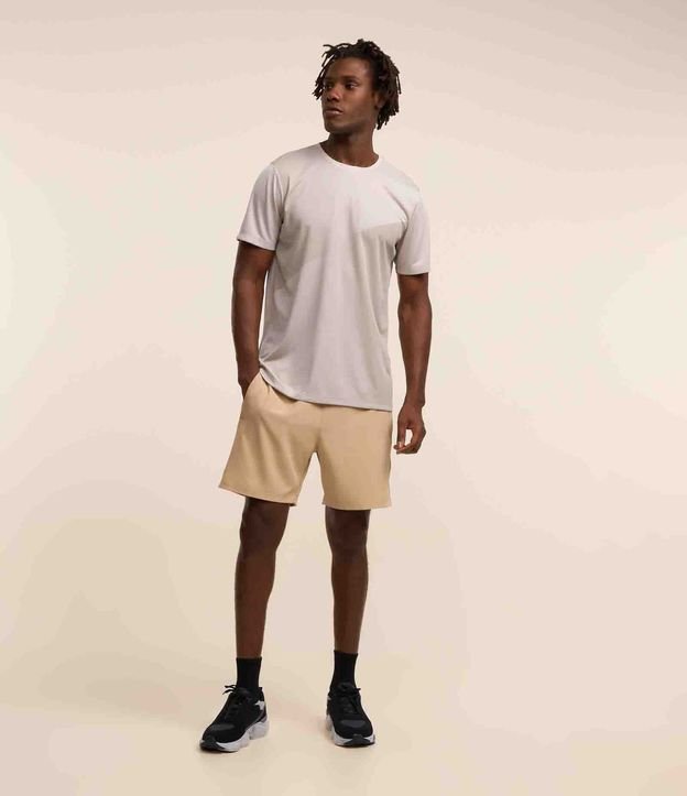 Remera Deportiva con Tecnologia Dry y Protección UV 2