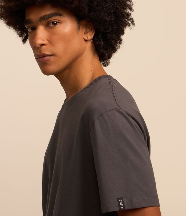 Remera Comfort Básica en Tejido Texturizado 5