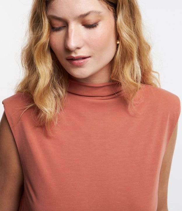 Vestido en Viscosa con Hombreras y Cuello Alto 6