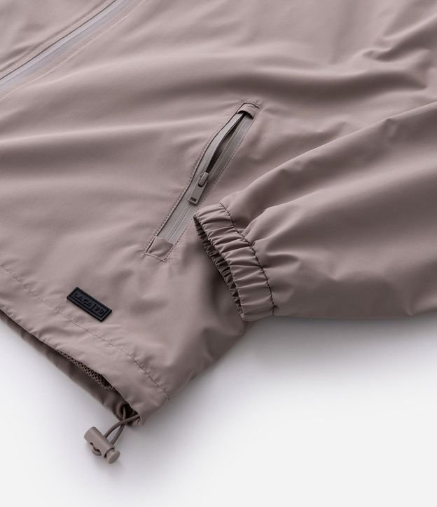 Campera Rompevientos con Capucha y Bolsillo con Cierre 16
