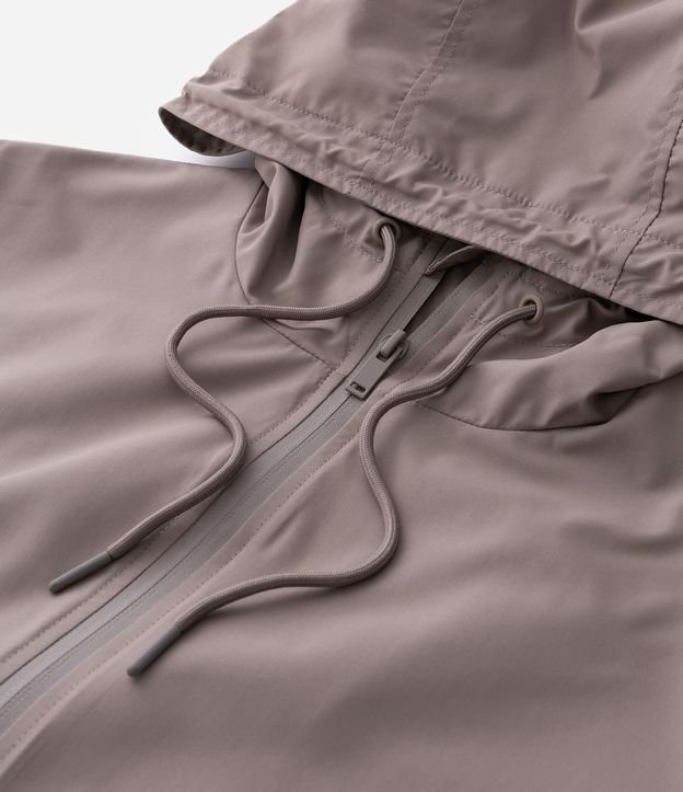Campera Rompevientos con Capucha y Bolsillo con Cierre 17