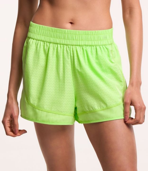 Bermuda Runner Deportiva en Microfibra Ligera con Textura de Agueros