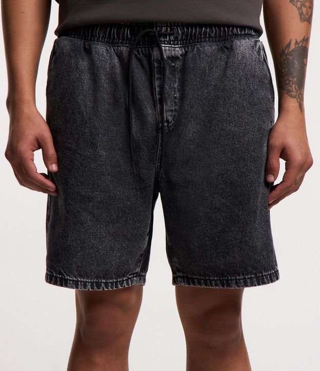 Bermuda Jeans con Cintura Elástica Bolsillos y Tag Aplicado 2