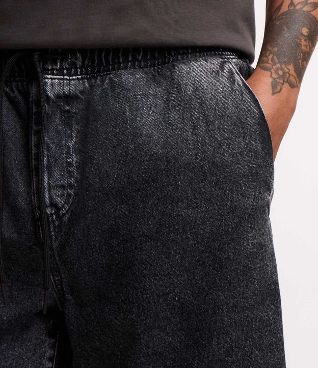 Bermuda Jeans con Cintura Elástica Bolsillos y Tag Aplicado 5