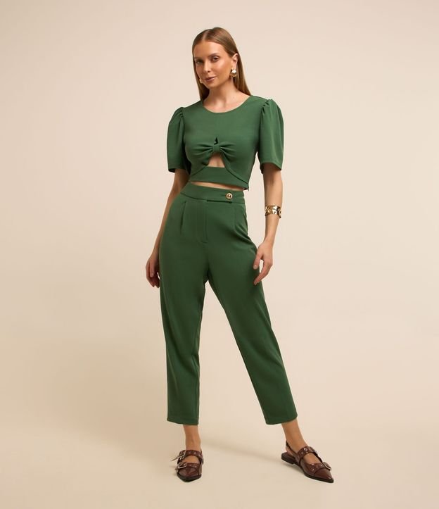 Blusa Cropped en Crepé con Manga Abullonada y Detalle Cutout 2