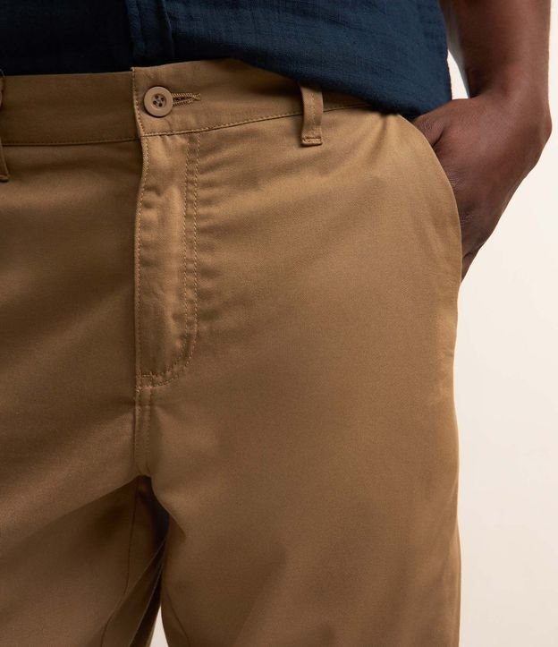 Bermuda Básica en Sarga con Trabillas y Bolsillo 3