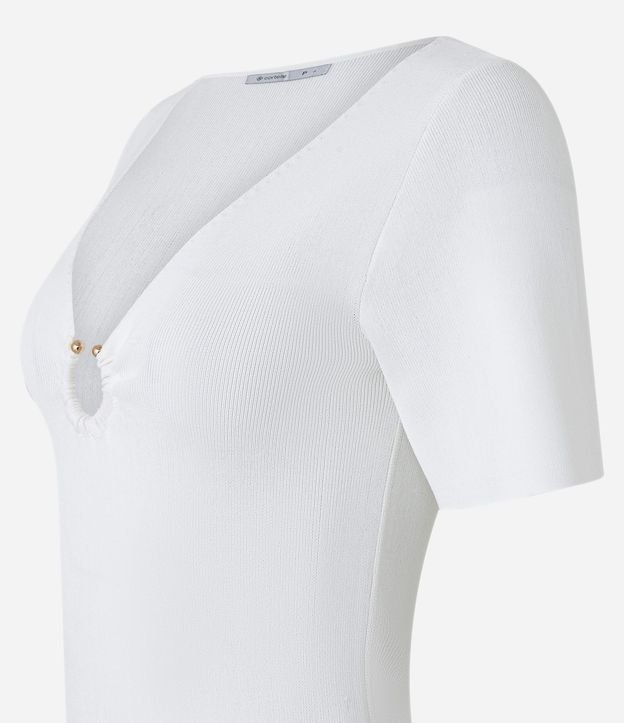 Blusa en Viscosa con Aro Abierto en el Escote V 8