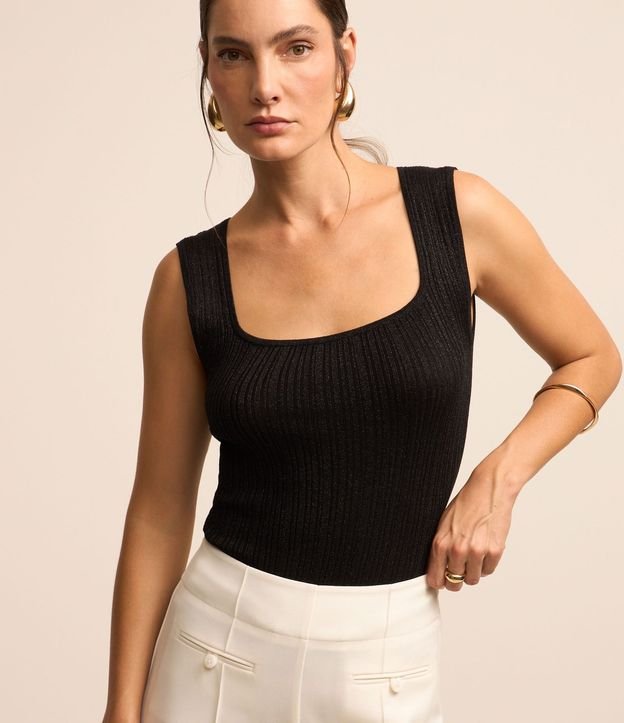 Blusa sin Manga en Viscosa con Efecto Metalizado y Escote Cuadrado 3