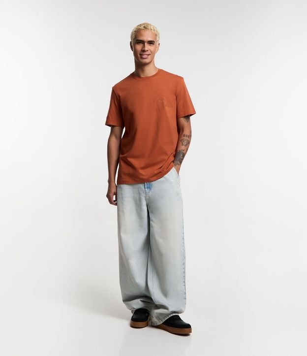 Remera Comfort en Algodón Peruano con Lettering en el Pecho 2