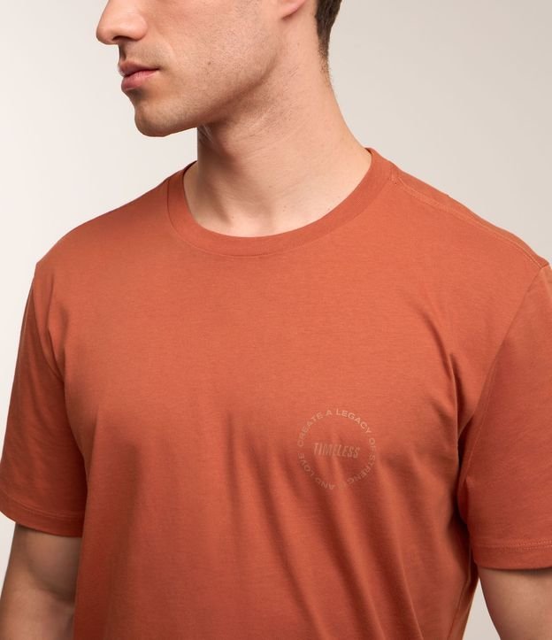 Remera Comfort en Algodón Peruano con Lettering en el Pecho 3