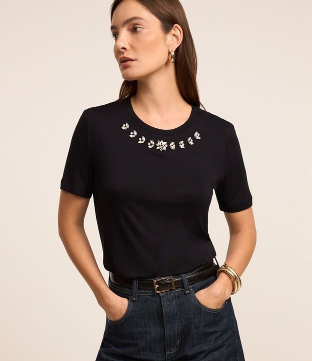 Blusa en Viscosa con Brillo Floral en el Cuello