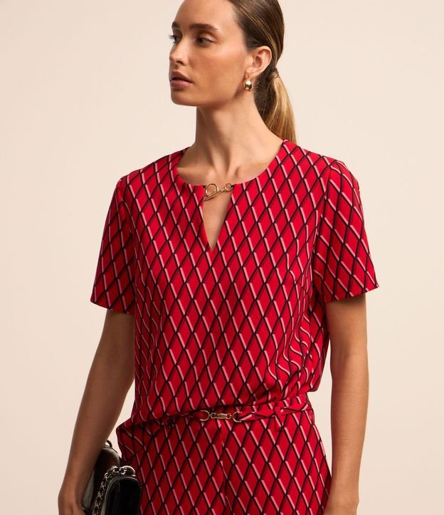 Blusa en Crepé con Detalle en el Cuello y Estampado Geométrico 4
