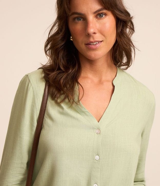 Camisa en Viscolino con Escote V 3