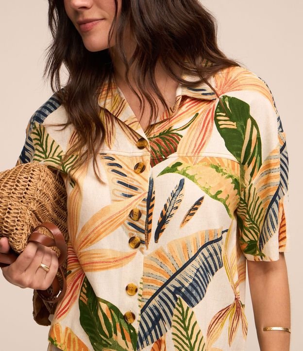 Camisa en Viscolino con Abotonado y Estampa Follajes 5