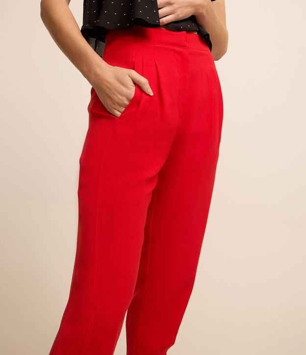 Pantalón Carrot Sastrería con Pliegues y Botón en el Bajo 4