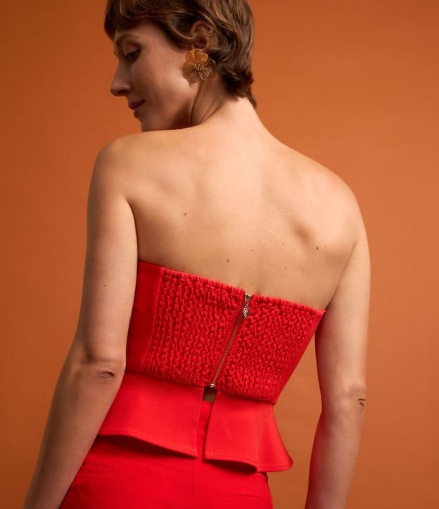 Blusa sin Breteles Sastrería con Escote Corazón y Volado 3