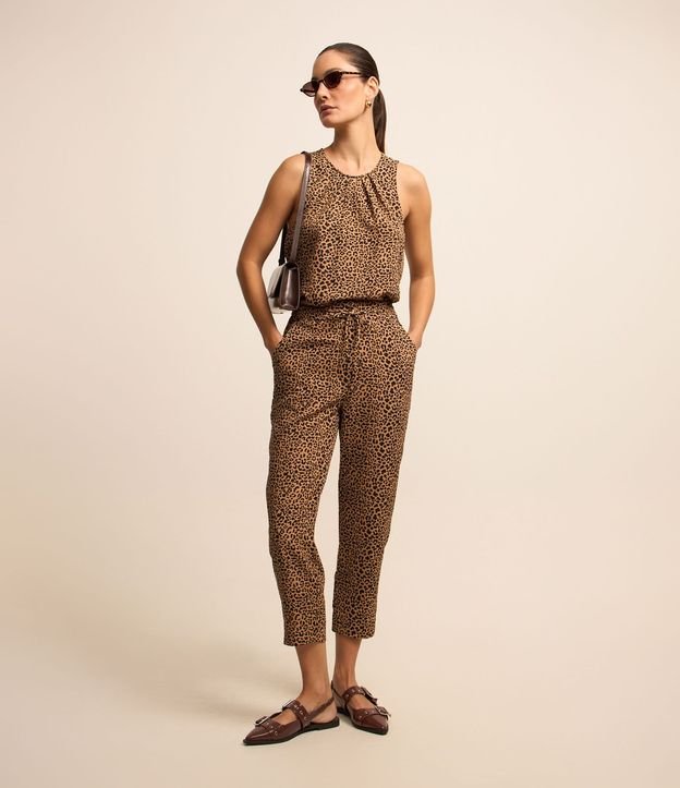 Blusa sin Manga en Crepé con Pliegues y Estampa de Leopardo 3