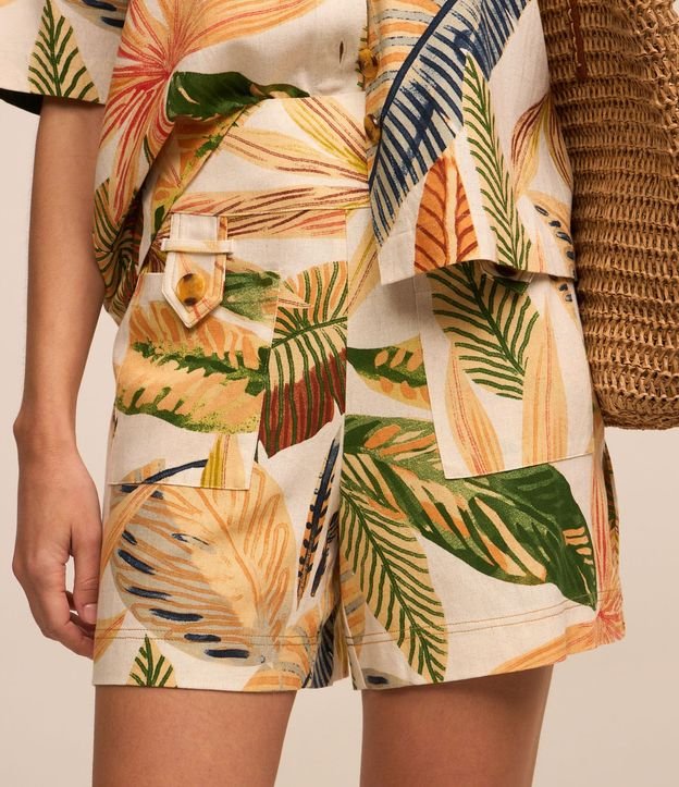 Short en Viscolino con Diferentes Bolsillos y Estampado de Follaje