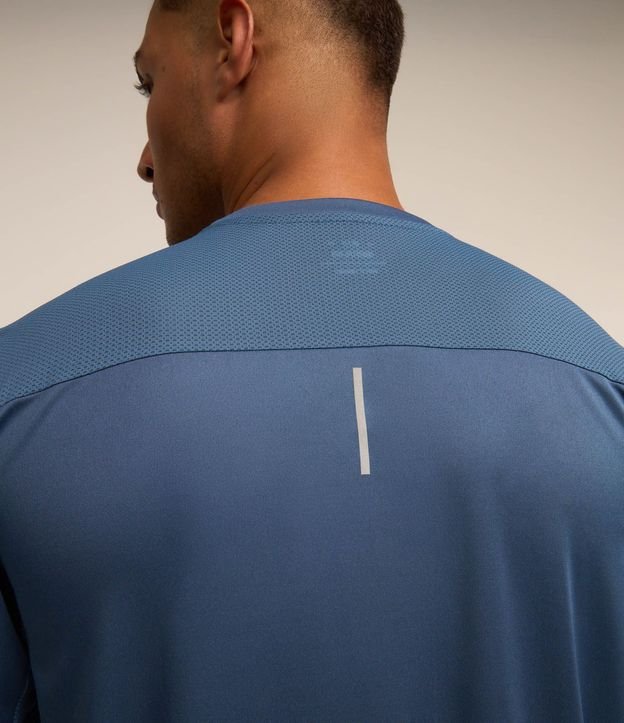 Remera Deportiva con Tecnología Dry e Detalles Reflectantes 3