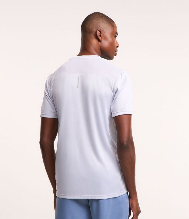 Remera Deportiva con Tecnología Dry e Detalles Reflectantes 3
