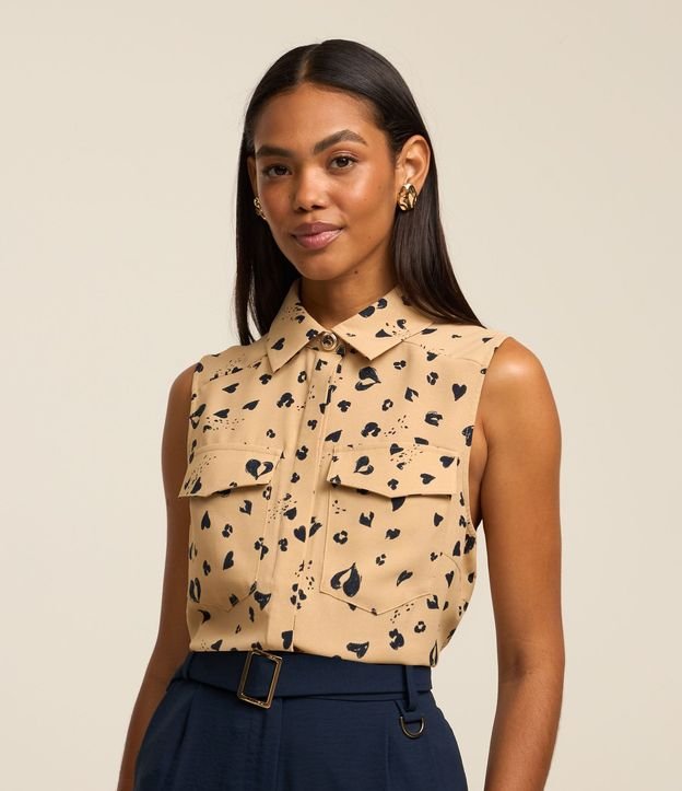 Camisa Airflow sin Manga y Cuello con Estampa Animal Print con Corazones