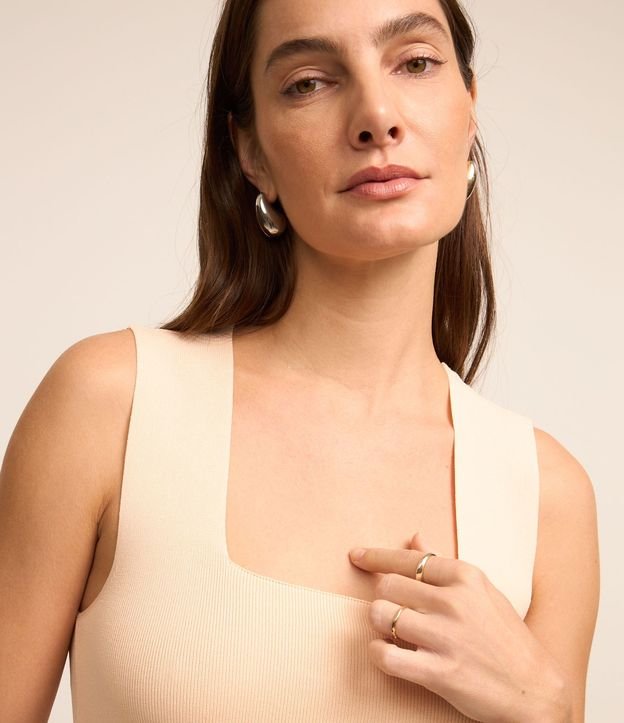Blusa Cropped en Punto con Escote Cuadrado