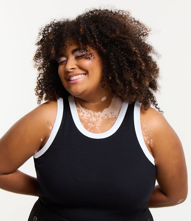 Musculosa en Rib con Acabado Contrastante Curve & Size 1