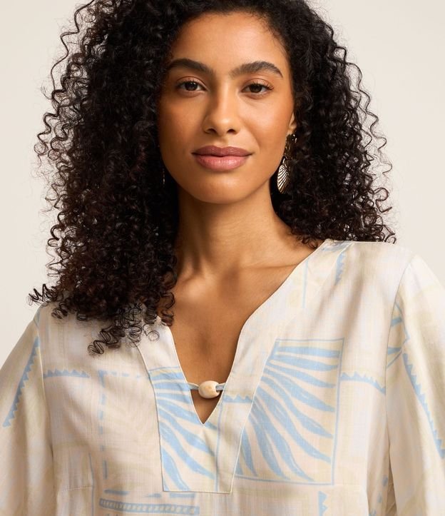 Blusa en Viscosa con Abalorio en el Cuello y Follajes Estampados 6