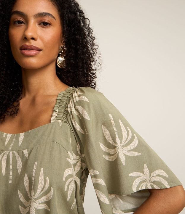 Blusa en Viscosa con Manga Godê y Cocoteros Estampados