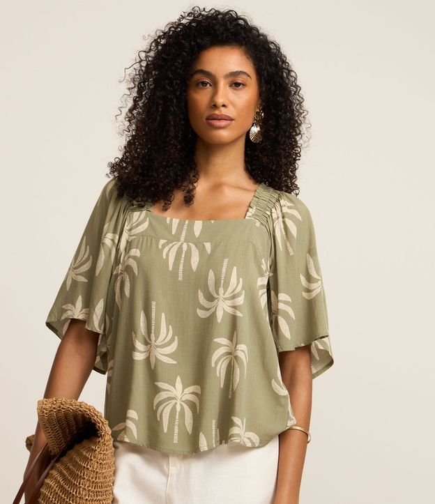 Blusa en Viscosa con Manga Godê y Cocoteros Estampados 3