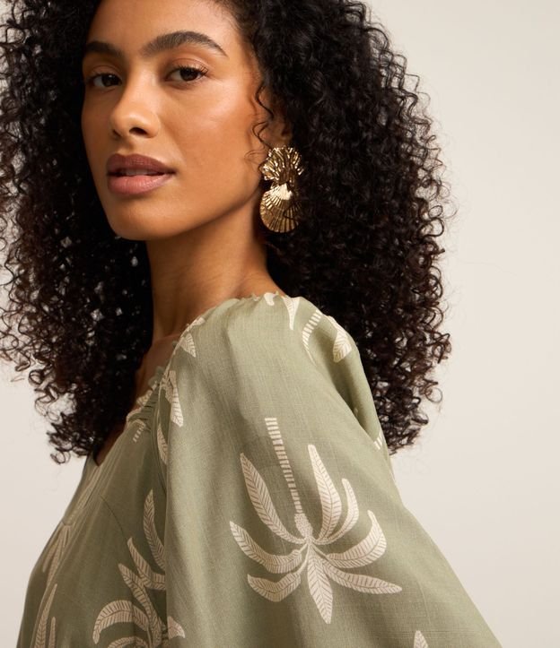 Blusa en Viscosa con Manga Godê y Cocoteros Estampados 9