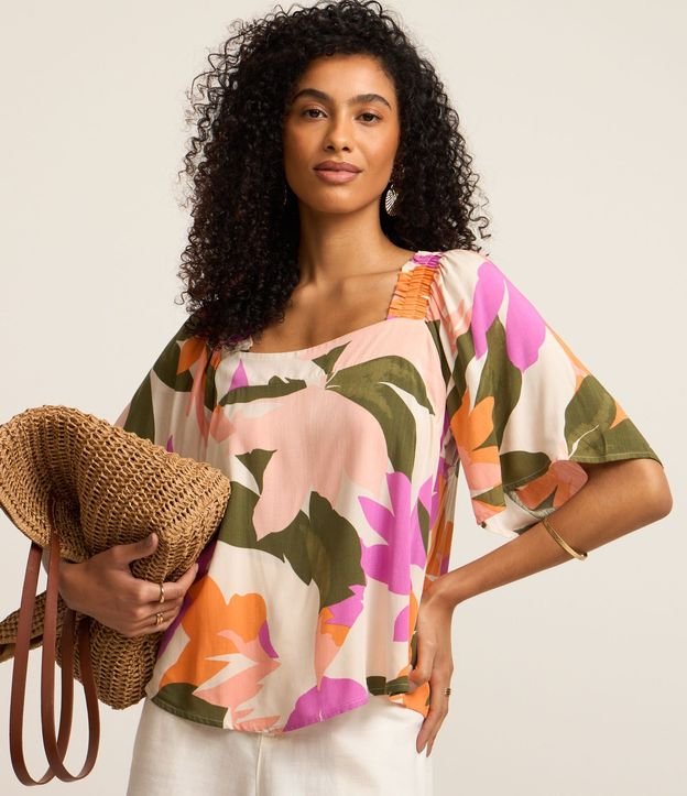 Blusa en Viscosa con Manga Godê y Follajes Estampadas