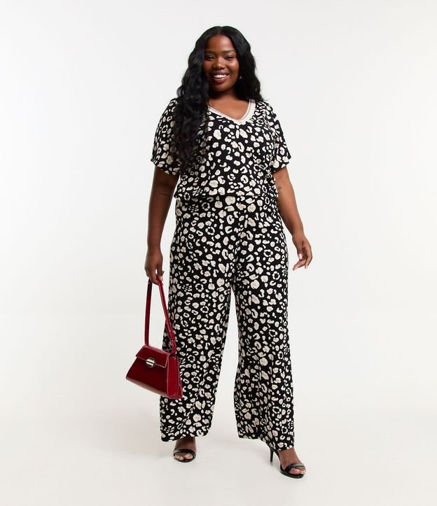 Blusa en Crepé con Estampa de Manchas y Cuello V Curve & Plus Size 2
