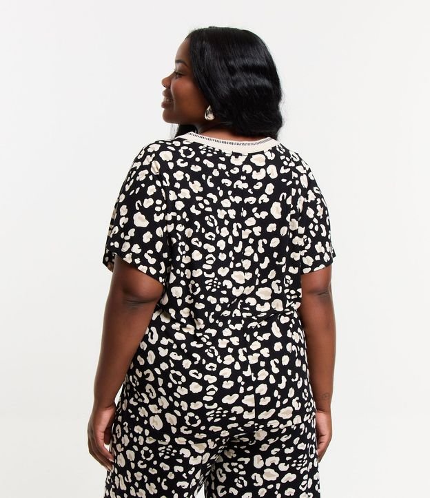 Blusa en Crepé con Estampa de Manchas y Cuello V Curve & Plus Size 3