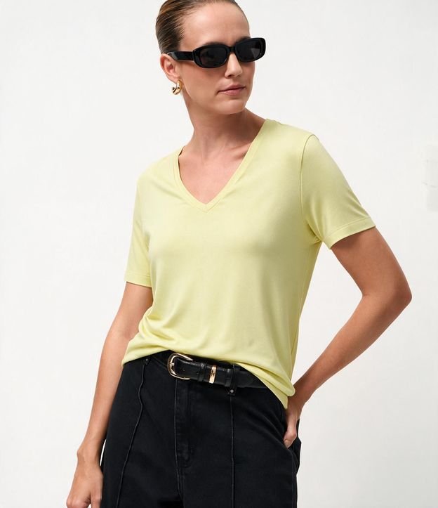 Blusa Básica en Viscosa con Escote V