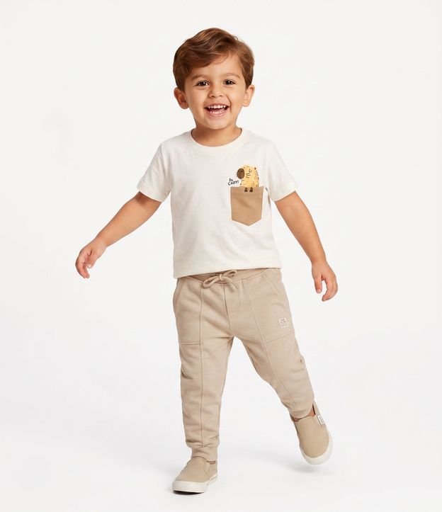 Remera Infantil con Pequeño Bolsillo y Estampado de Carpincho - Talle 1 a 5 años