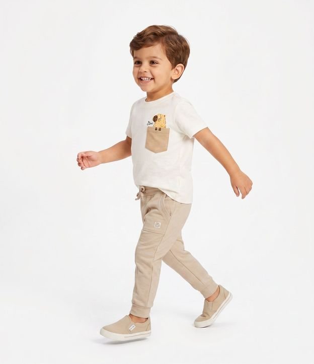 Remera Infantil con Pequeño Bolsillo y Estampado de Carpincho - Talle 1 a 5 años 2