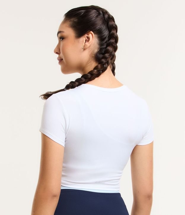 Remera Cropped Deportiva con Diferencial Tacto Suave 3