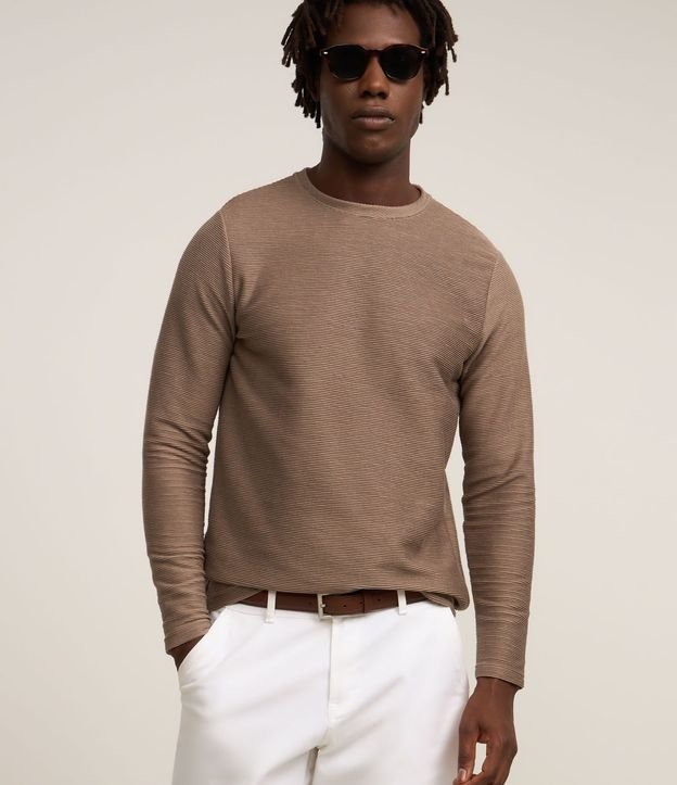 Remera con Textura Acanalada