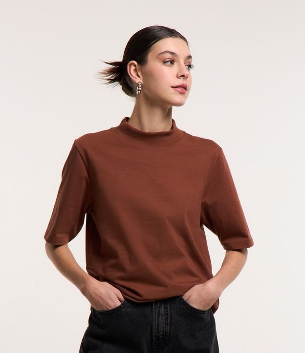 Blusa en Algodón con Cuello Alto y Manga Corta