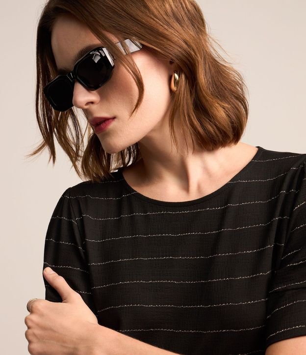 Blusa en Viscosa con Estampado Rayado en Hilo Metalizado 4