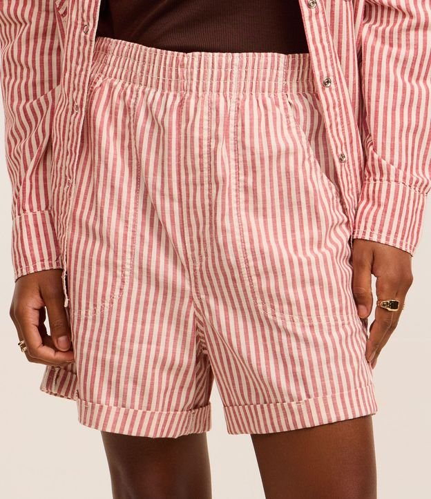 Bermuda Runner en Sarga con Raya y Cintura Elástica 3