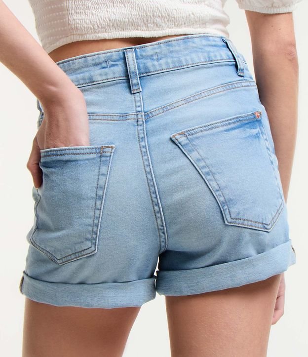 Short Hotpants Cintura Alta en Jeans con Bajo Plegado 3