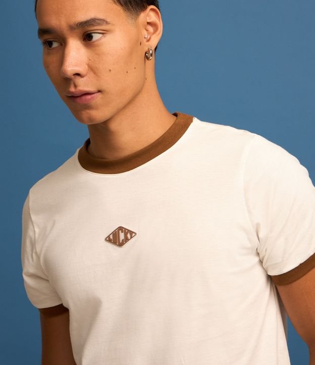 Remera Baby Tee en Algodón con Tag Gomosa 4