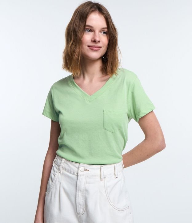 Blusa Básica en Algodón con Pequeño Bolsillo Delantero